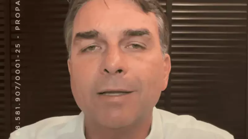 Live de Flávio Bolsonaro teve até 534 mil pessoas conectadas. Ao mesmo tempo, Lula participava de transmissão com 1,64 milhão de pessoas