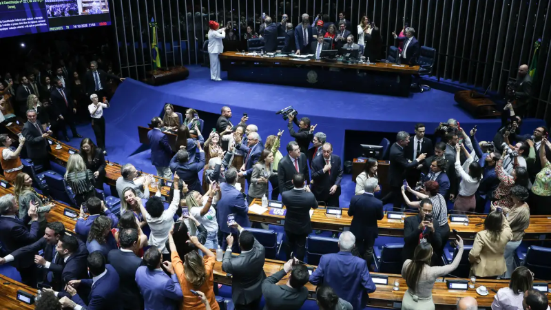 Senado Federal anoite desta quarta-feira (14) após a aprovação da redução da jornada de trabalho 