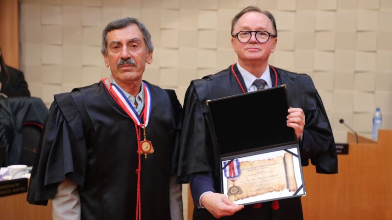 Lúcio Raimundo da Silveira (de bigode) está no judiciário de MS faz 37 anos, começando em Porto Murtinho e passando por outras quatro cidades