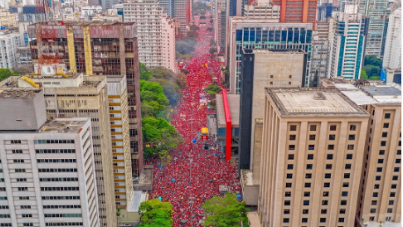 Movimento na Avenida Paulista reuniu cerca de 1 milhão de apoiadores de Lula, neste domingo (11)