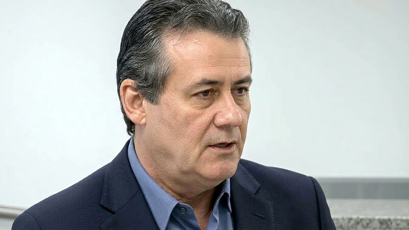 O médico Maurício Simões Corrêa é o titular da Saúde no Estado