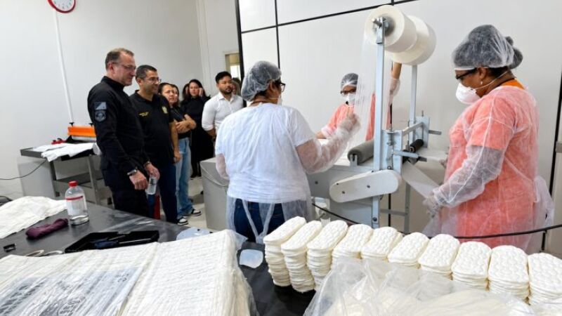 Oficina de produção de fraldas e absorventes do Projeto Dignidade Menstrual  