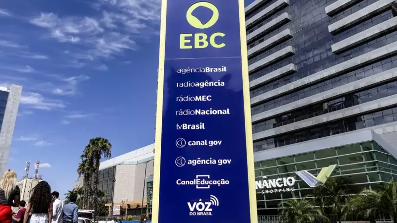EBC é uma empresa federal e por conta disso o SBT se apressou em concluir que ela havia boicotado Flávio Bolsonaro