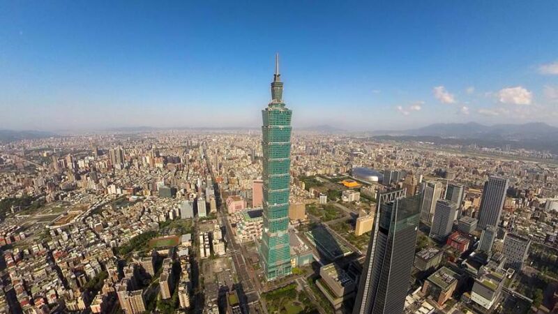 A população de Taiwan é de aproximadamente 23 milhões de habitantes , mas a China não permite a independência