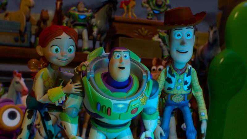 De Toy Story à Galinha Pintadinha, estreias e reencontros nas telas oferecem diversão para crianças de diferentes idades