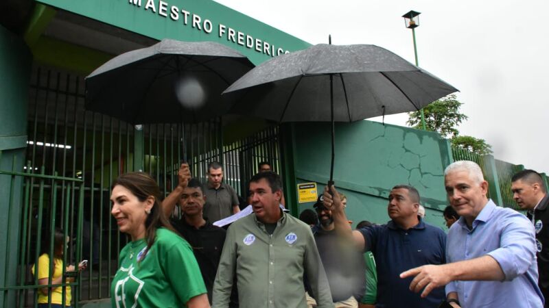 Eduardo Riedel (PP) votou na Escola Estadual Maestro Frederico Liebermann
