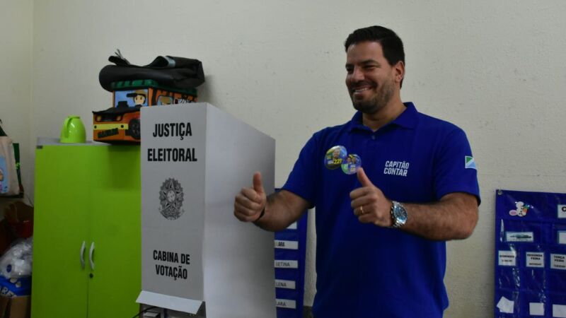 Capitão Renan Contar, candidato ao Senado pelo PL, votou na manhã deste domingo (4), em Campo Grande, 