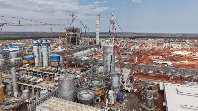 Vista aérea das obras da megafábrica da Arauco, em Inocência, que já alcançaram 81% de execução. 