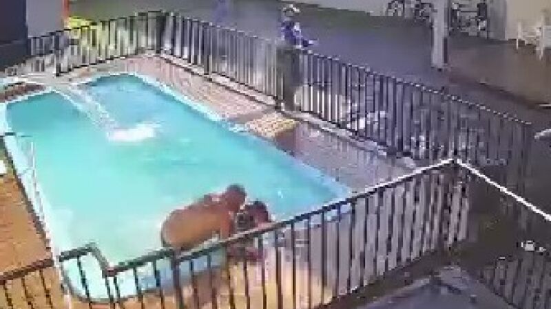 Imagens de câmera de segurança mostram a área da piscina onde um homem foi morto a tiros durante uma confraternização no Jardim Tarumã, em Campo Grande, nesta quinta-feira (8).