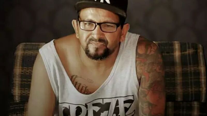 Mano Xis, um dos pioneiros do rap em Mato Grosso do Sul, morreu neste domingo (11) e deixa um legado na história da cultura hip-hop de Campo Grande.