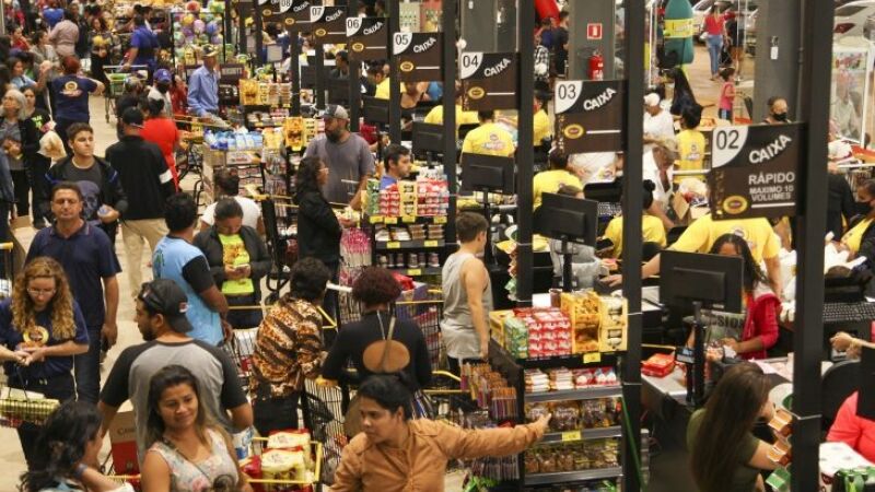 Nova regra garante duas folgas semanais aos trabalhadores do comércio, incluindo funcionários de supermercados.