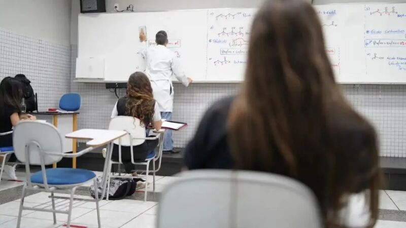 Instituições particulares de ensino de Mato Grosso do Sul poderão reajustar mensalidades em média 20% em 2027, segundo projeção do Sinepe-MS.