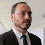 Carlos Bolsonaro fez home office com hospedagem paga por Presidência