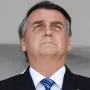 Um dia após atos de vandalismo em Brasília, Bolsonaro é internado em Orlando