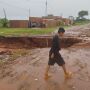 Chuva castiga moradores e abre crateras no Jardim Noroeste, na Capital