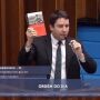 Deputado exibe "bíblia do nazismo" em sessão da Assembleia Legislativa