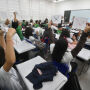 Projeto para instalar câmeras em sala de aula fere a liberdade do professor, afirma educadora