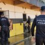 Primeiro dia de "pente-fino" encontra 52 celulares em celas da "Máxima"