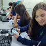 Pol&iacute;cia repassa celulares apreendidos para alunos de escola estadual
