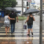 02-1024-0169-chuva-go Essenciais, mulheres esbanjam simpatia em posto de gasolina na manhã de Natal