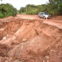 Com acumulado de quase 100 mm, chuva continua nesta segunda e preocupa autoridades