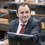 Pollon se abstém de votar contra "barração" de pedido de Glauber Braga para parar cassação