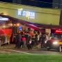 Desgovernado, ônibus de turismo invade bar Café Mostarda em Campo Grande