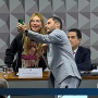 Senador Cleitinho se desculpa por interromper CPI para tirar foto com Virgínia