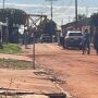 Mãe de criança vítima de estupro é escoltada pela polícia após protesto em MS