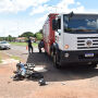 Idoso sofre fratura exposta ap&oacute;s moto ser atingida por caminh&atilde;o em Campo Grande