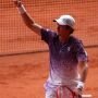 Jo&atilde;o Fonseca bate Djokovic em batalha &eacute;pica e consegue maior vit&oacute;ria da carreira em Roland Garros