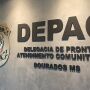 Para fugir de atentado do CV, rapaz se esconde atr&aacute;s da companheira