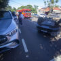 Idosa bate ve&iacute;culo em carro parado e capota no Centro de Campo Grande