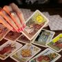 Tar&ocirc; da Semana de 15 a 21 de junho: Quatro de Paus  Tempo de celebrar a vida