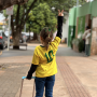 Escolas pedem camisa do Brasil e pais correm &agrave;s lojas &agrave;s v&eacute;speras da estreia da sele&ccedil;&atilde;o