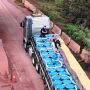 Carreta &eacute; apreendida na fronteira com material para fabricar 40 toneladas de coca&iacute;na