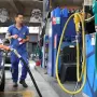Guerra acaba, pre&ccedil;o do petr&oacute;leo cai e gasolina continua cara