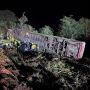 &Ocirc;nibus com equipe de dan&ccedil;a do Paraguai cai em ribanceira em SC, deixando 3 mortos e 40 feridos