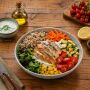 Veja como preparar uma receita pr&aacute;tica e saud&aacute;vel de Bowl Colorido de Frango, Gr&atilde;os e Legumes 