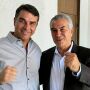 Reinaldo e Fl&aacute;vio Bolsonaro alinham estrat&eacute;gia eleitoral em reuni&atilde;o em Bras&iacute;lia