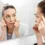 Do &aacute;lcool ao sono: cinco h&aacute;bitos que podem envelhecer o rosto antes da hora 