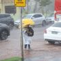 Poucas urnas falham, mas forte chuva trava ritmo da vota&ccedil;&atilde;o em MS