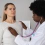 Saiba os tratamentos e os cuidados m&eacute;dicos ap&oacute;s diagn&oacute;stico de c&acirc;ncer de mama