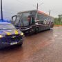 Passageiro coloca fogo em &ocirc;nibus com 13 pessoas na BR-262 em MS