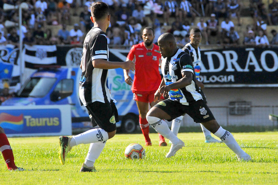 Futebol Dia de Jogo Equipe Amarela X Equipe Vermelha Social Media