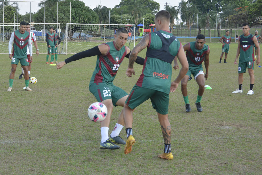 Após 10h, jogo mais longo da história do tênis é adiado 