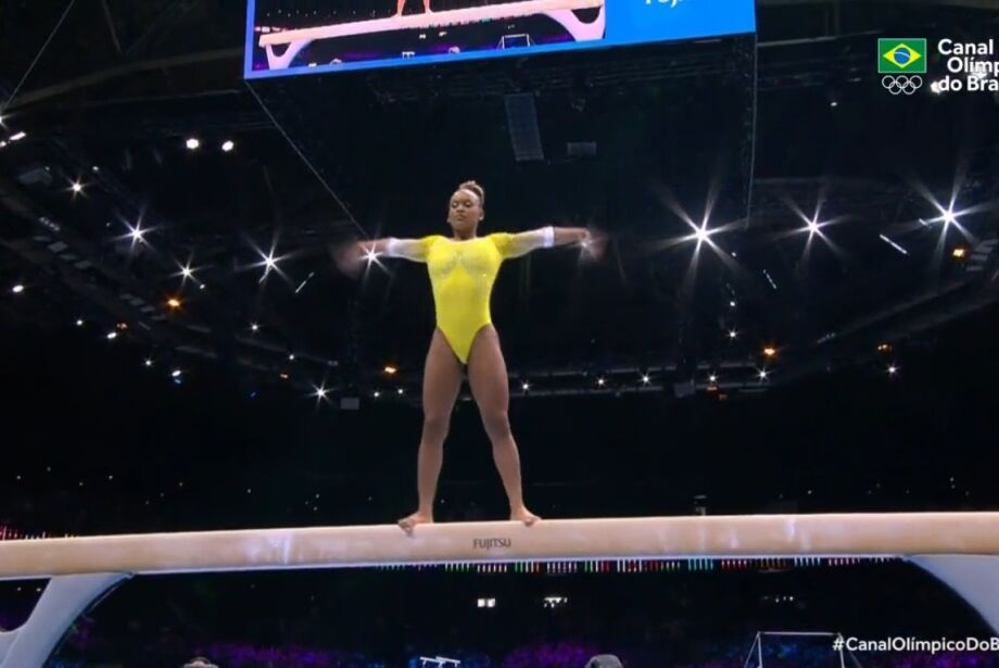 Rebeca Andrade é bronze no trave no Mundial de Ginástica