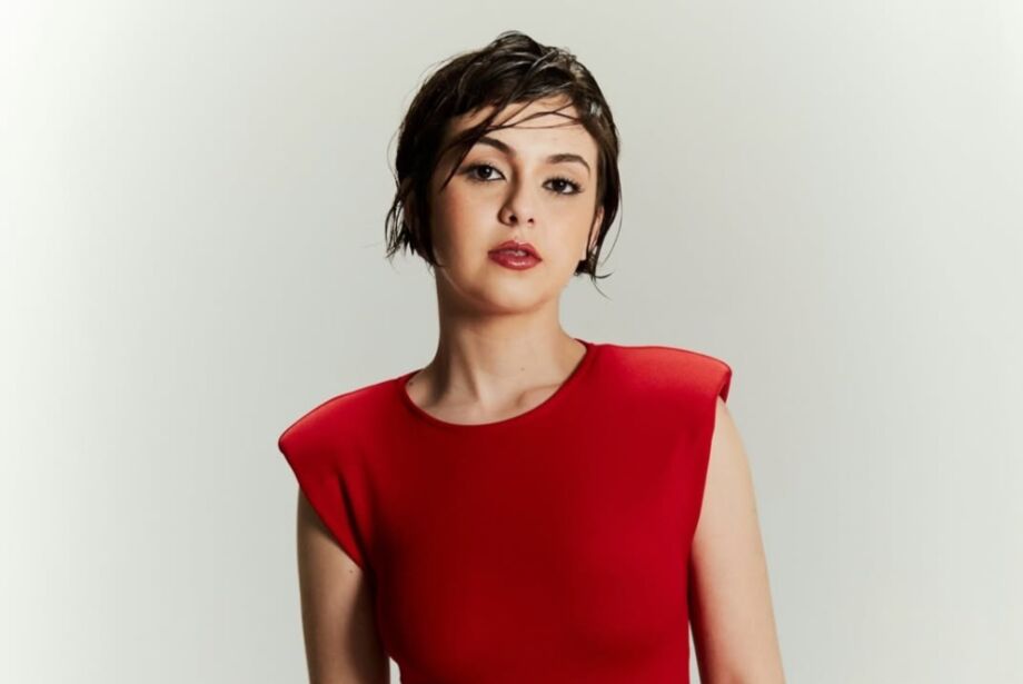 Capa B+: Para celebrar a virada do ano, uma entrevista exclusiva com a atriz Klara Castanho 
