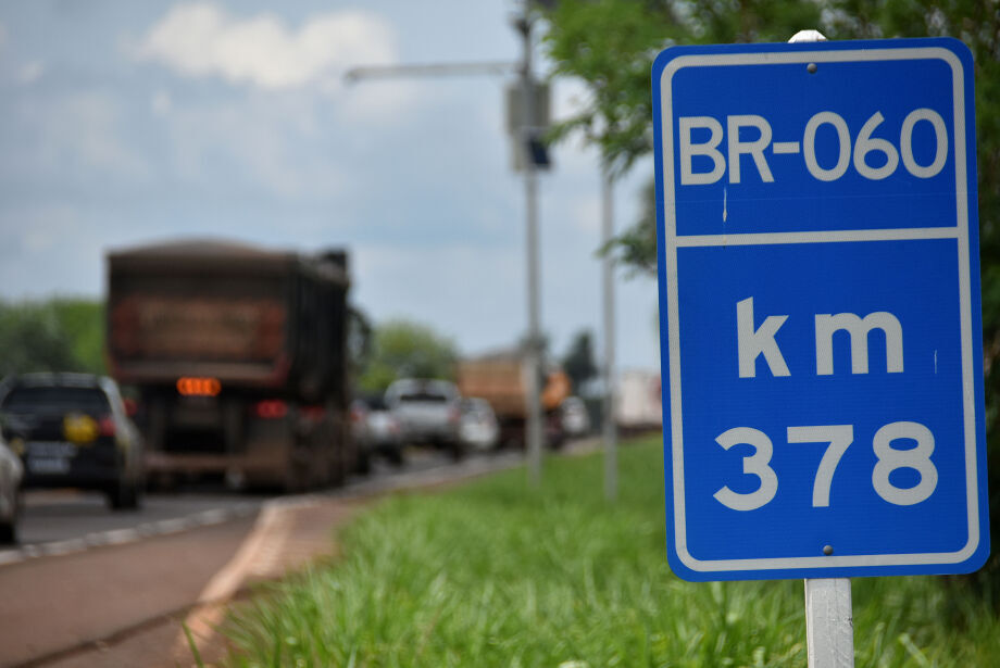 Tráfego na BR-060, entre Campo Grande e Sidrolândia, é intenso, principalmente de caminhões