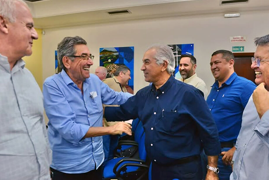 O ex-governador Reinaldo Azambuja durante reunião com os prefeitos tucanos, em Campo Grande